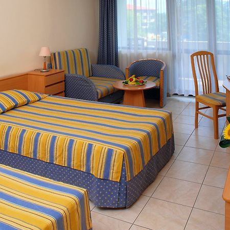 Hotel Lebed Varna Exterior foto